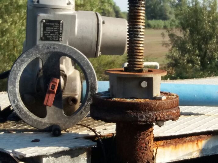 Estudio del funcionamiento de una arqueta de derivación para el caudal ecológico en una concesión de aguas regeneradas en Caldes de Malavella